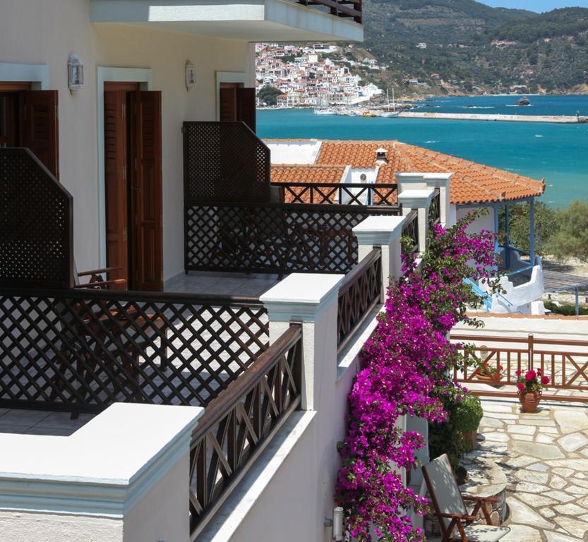 Pleoussa Studio And Apartments Skopelos Town Exterior photo